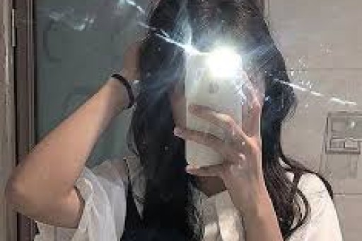 最近抖音火爆的网红被扒黑历史小编觉得抖音还是需要些正能量的东西